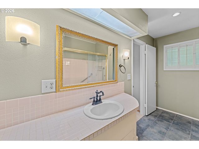 16127 HARLEY Ave, Oregon City, OR 97045