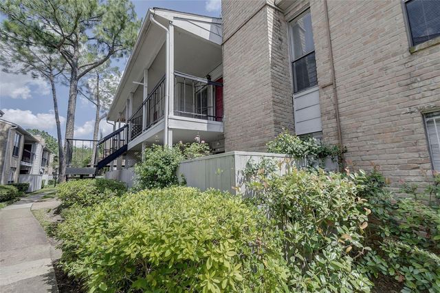 2100 Wilcrest Drive 226, Houston, TX 77042