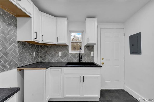 22285 Wyman Street, Detroit, MI 48219