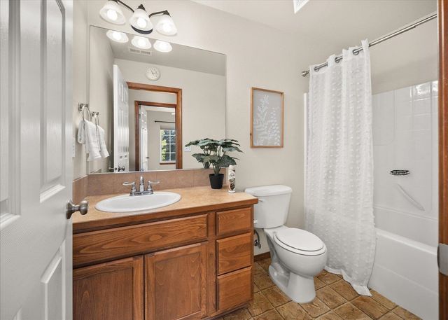 5122 N Harvard Ct, Spokane, WA 99206
