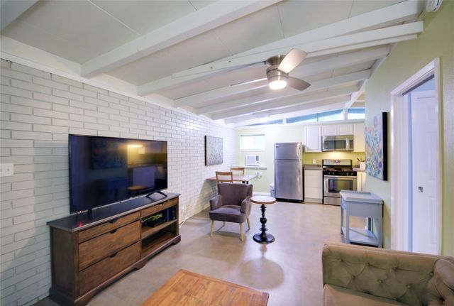 2325 Newfield LN A, Austin, TX 78703