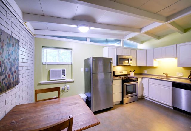 2325 Newfield LN A, Austin, TX 78703