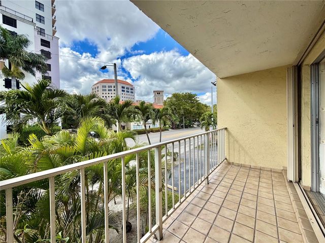 901 SW 37th Avenue 25, Miami, FL 33135