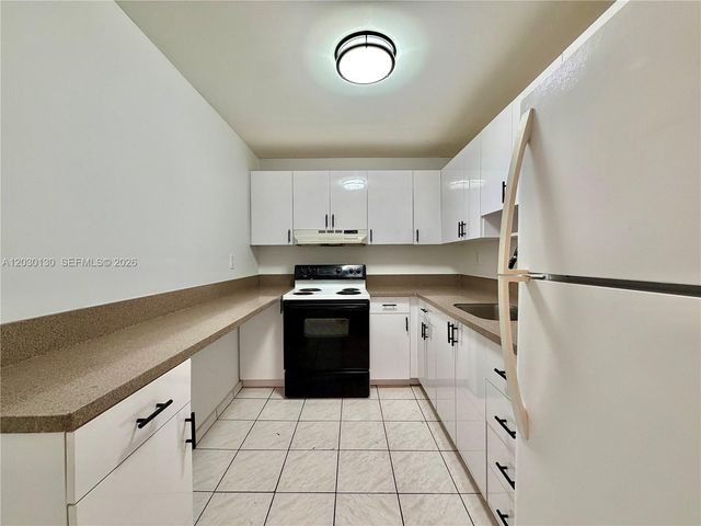901 SW 37th Avenue 25, Miami, FL 33135