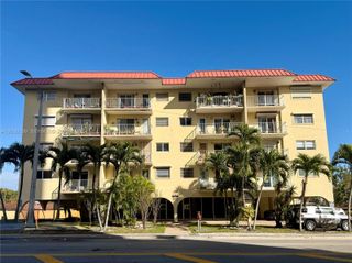 901 SW 37th Avenue 25, Miami, FL 33135