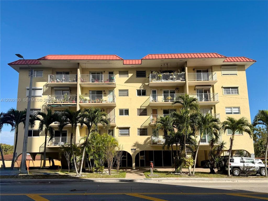 901 SW 37th Avenue 25, Miami, FL 33135