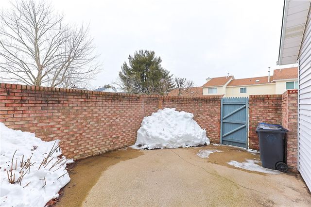 816 Williamsbug Circle 816, Warwick, RI 02886