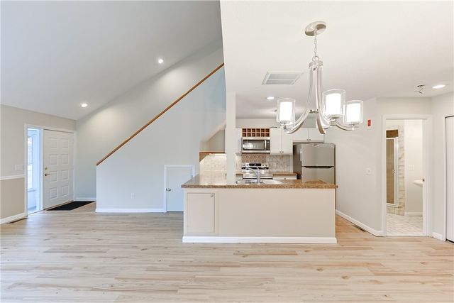 816 Williamsbug Circle 816, Warwick, RI 02886