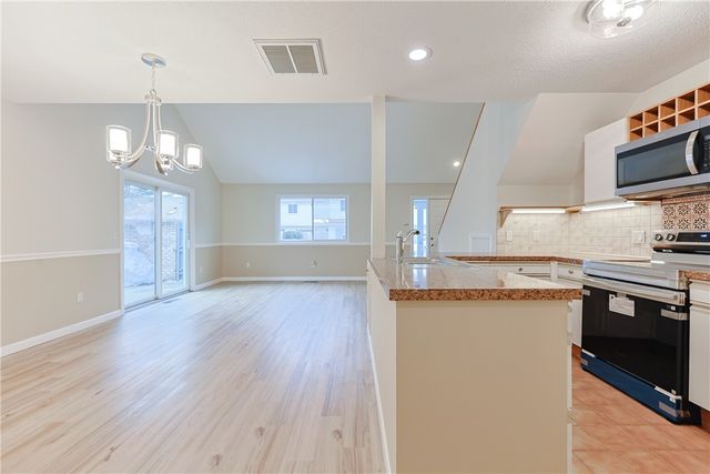 816 Williamsbug Circle 816, Warwick, RI 02886