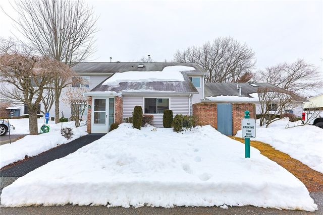 816 Williamsbug Circle 816, Warwick, RI 02886