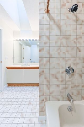 816 Williamsbug Circle 816, Warwick, RI 02886