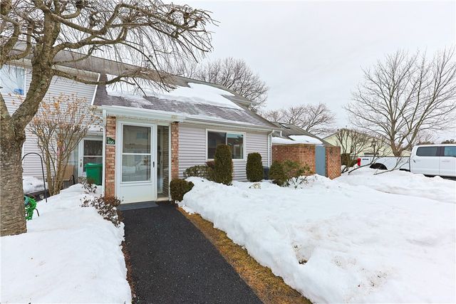 816 Williamsbug Circle 816, Warwick, RI 02886