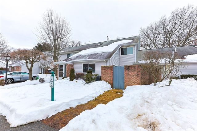 816 Williamsbug Circle 816, Warwick, RI 02886