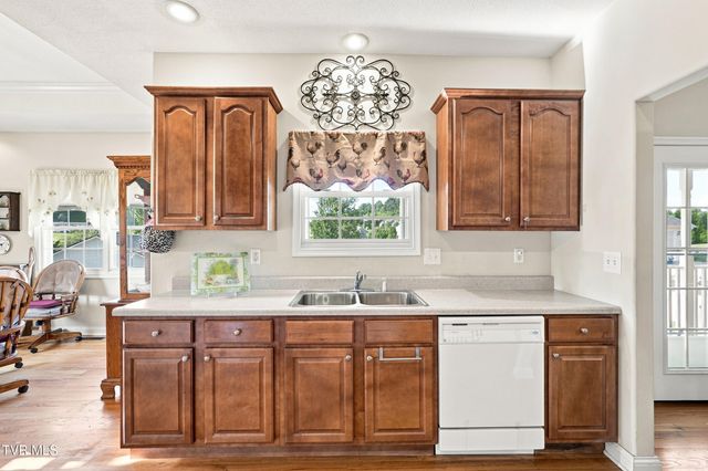 286 Upper Sand Valley Road, Jonesborough, TN 37659