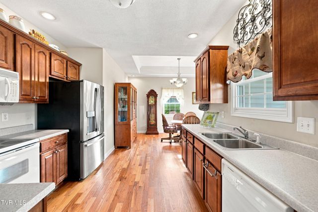 286 Upper Sand Valley Road, Jonesborough, TN 37659