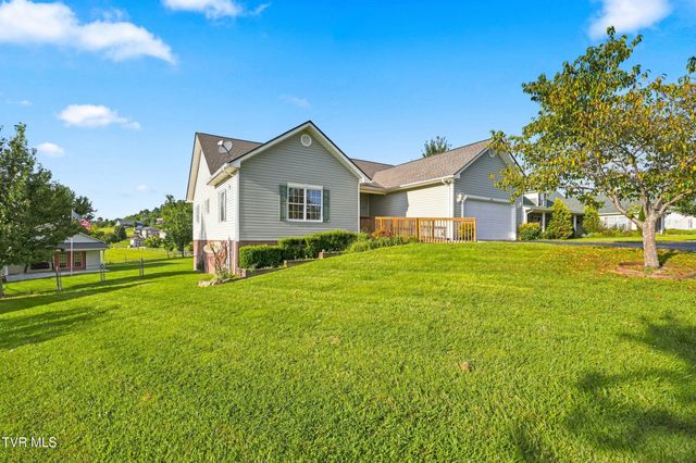 286 Upper Sand Valley Road, Jonesborough, TN 37659