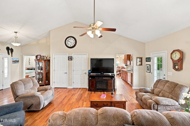 286 Upper Sand Valley Road, Jonesborough, TN 37659