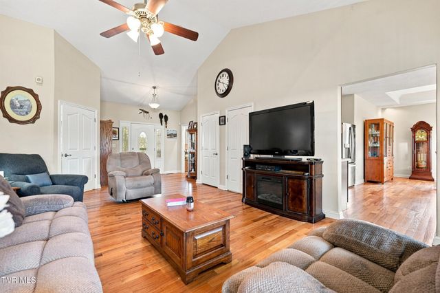 286 Upper Sand Valley Road, Jonesborough, TN 37659