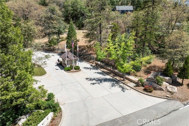 27528 Ashwood Lane, Lake Arrowhead, CA 92352