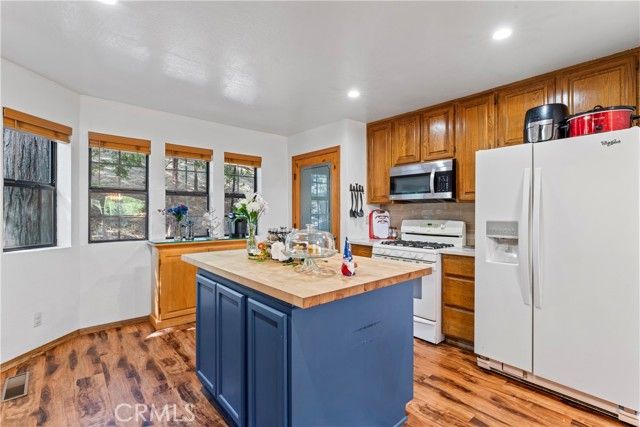 27528 Ashwood Lane, Lake Arrowhead, CA 92352