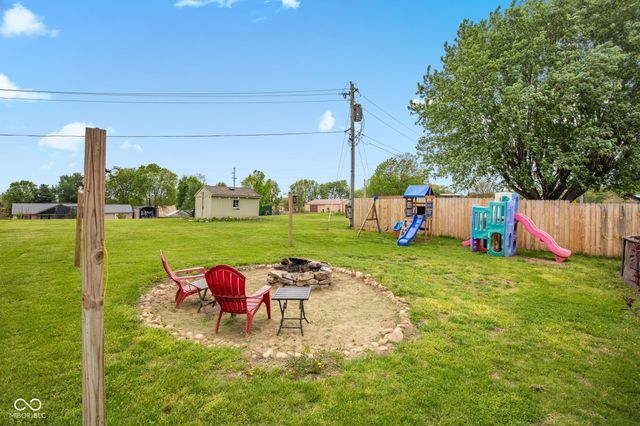 4703 W 1200 N, Knightstown, IN 46148