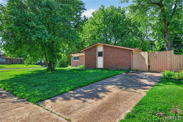 1190 Cheyenne Drive, St Louis, MO 63033