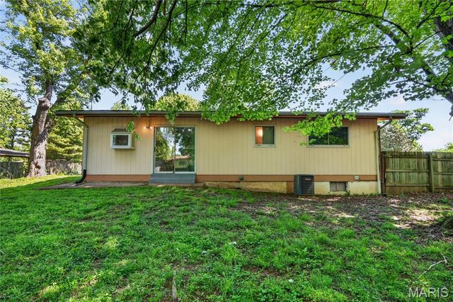 1190 Cheyenne Drive, St Louis, MO 63033