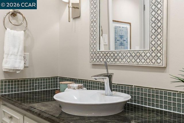 7 7 Whitehall Dr, Orinda, CA 94563