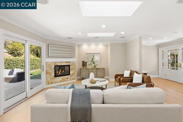 7 7 Whitehall Dr, Orinda, CA 94563