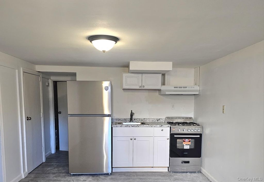 7 Montgomery Street, Brentwood, NY 11717