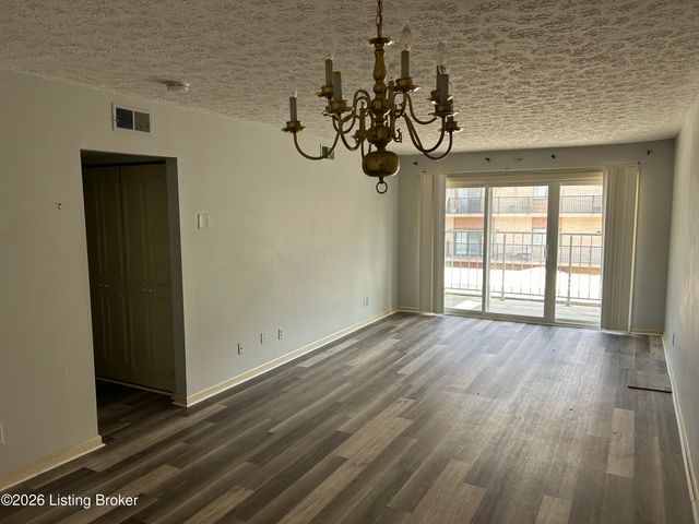 165 Thierman Ln APT 307, Louisville, KY 40207