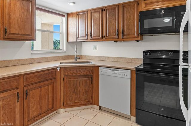 21 High Point CIR E 305, Naples, FL 34103