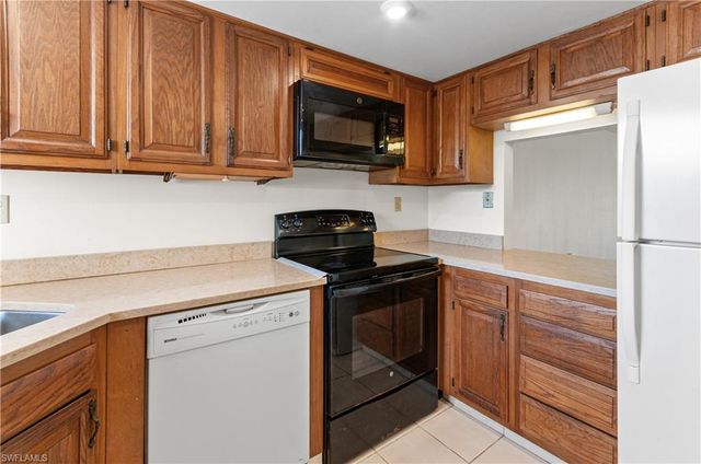 21 High Point CIR E 305, Naples, FL 34103