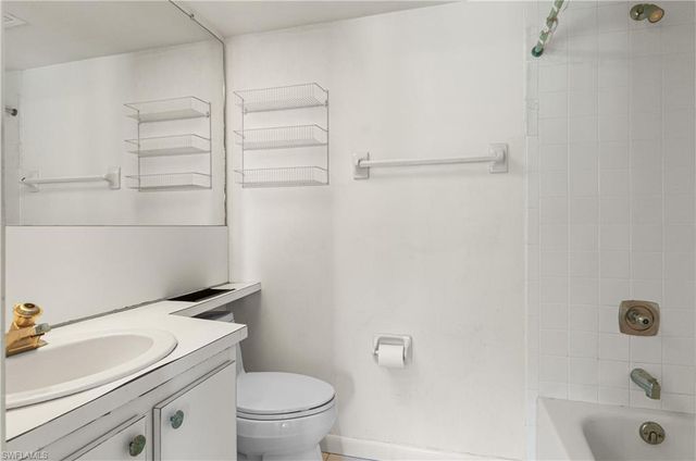 21 High Point CIR E 305, Naples, FL 34103