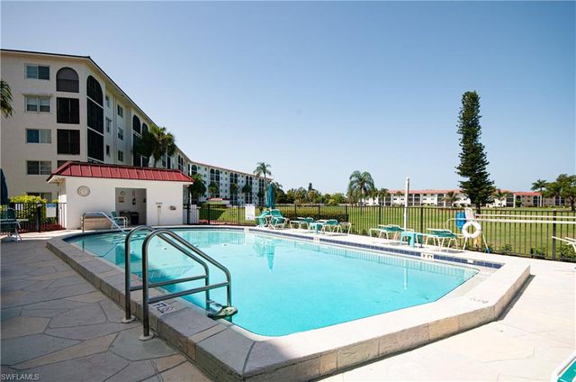 21 High Point CIR E 305, Naples, FL 34103