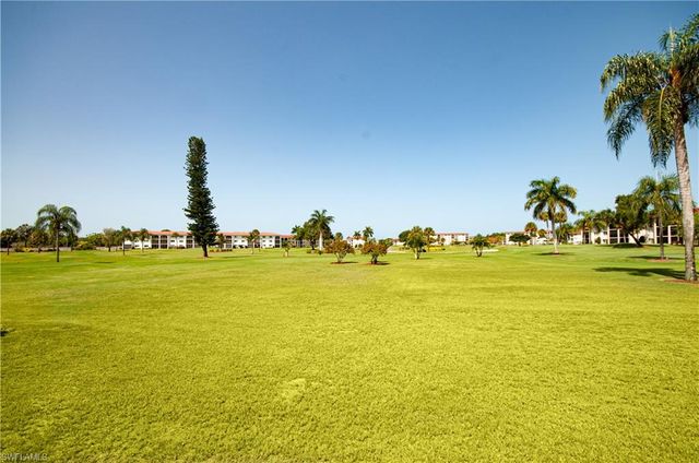 21 High Point CIR E 305, Naples, FL 34103