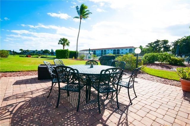 21 High Point CIR E 305, Naples, FL 34103