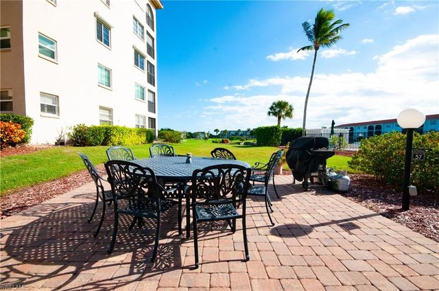 21 High Point CIR E 305, Naples, FL 34103