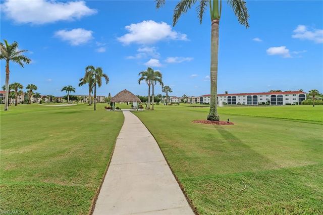 21 High Point CIR E 305, Naples, FL 34103