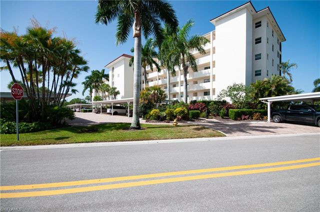 21 High Point CIR E 305, Naples, FL 34103