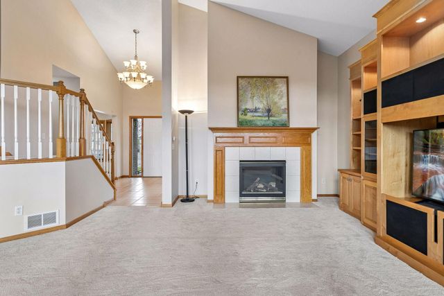 10173 Bridgewater Court, Woodbury, MN 55129