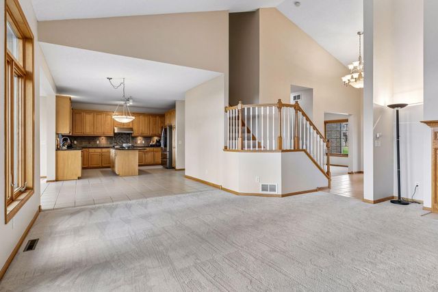 10173 Bridgewater Court, Woodbury, MN 55129