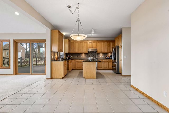 10173 Bridgewater Court, Woodbury, MN 55129