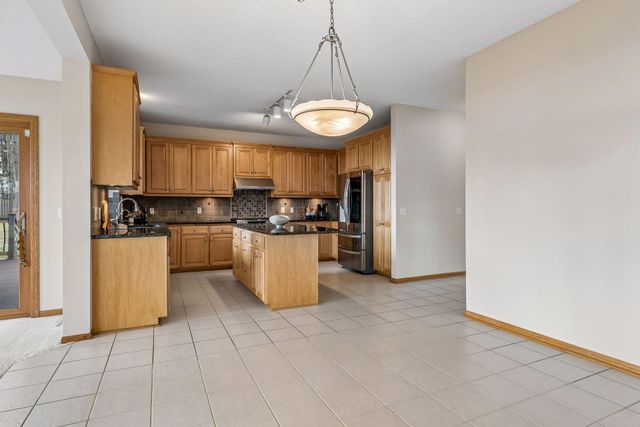 10173 Bridgewater Court, Woodbury, MN 55129