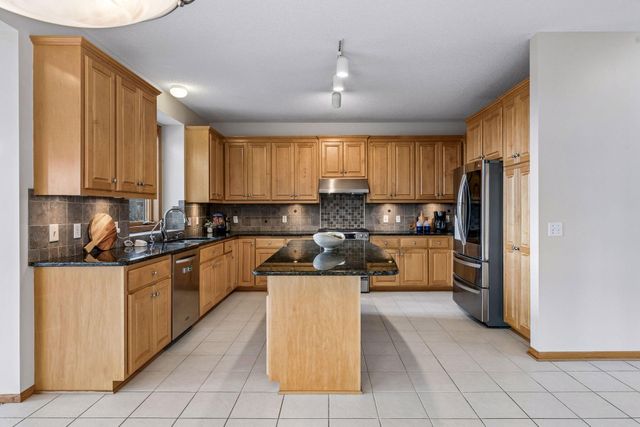 10173 Bridgewater Court, Woodbury, MN 55129