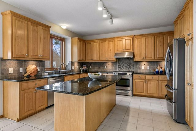 10173 Bridgewater Court, Woodbury, MN 55129