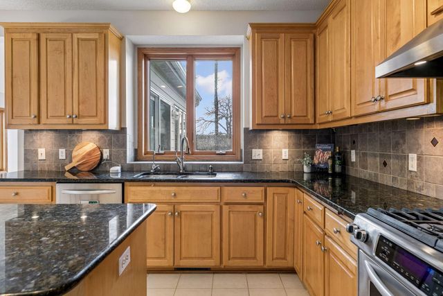 10173 Bridgewater Court, Woodbury, MN 55129