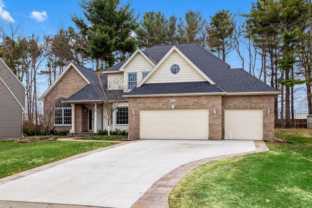 10173 Bridgewater Court, Woodbury, MN 55129