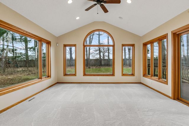 10173 Bridgewater Court, Woodbury, MN 55129