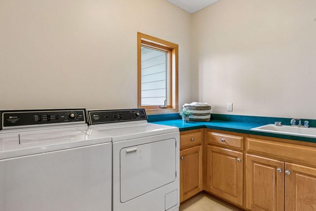 10173 Bridgewater Court, Woodbury, MN 55129